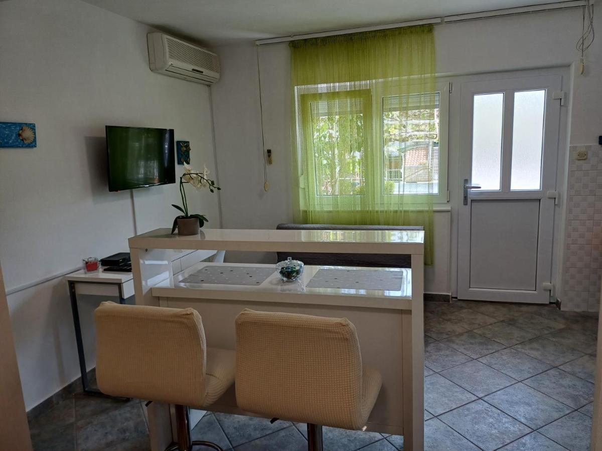 Apartments Lana Pula Exterior photo